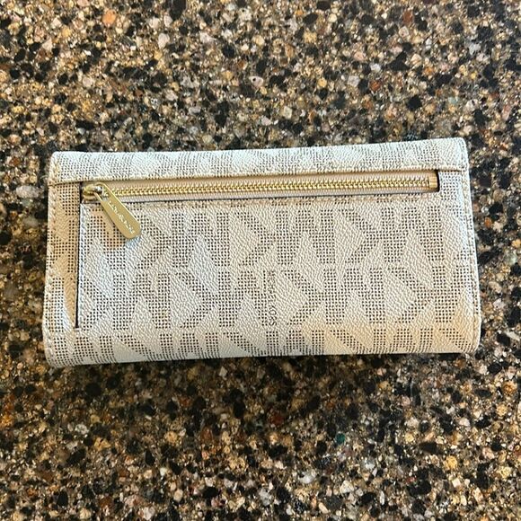 NEW Michael Kors Wallet - Picture 6 of 7